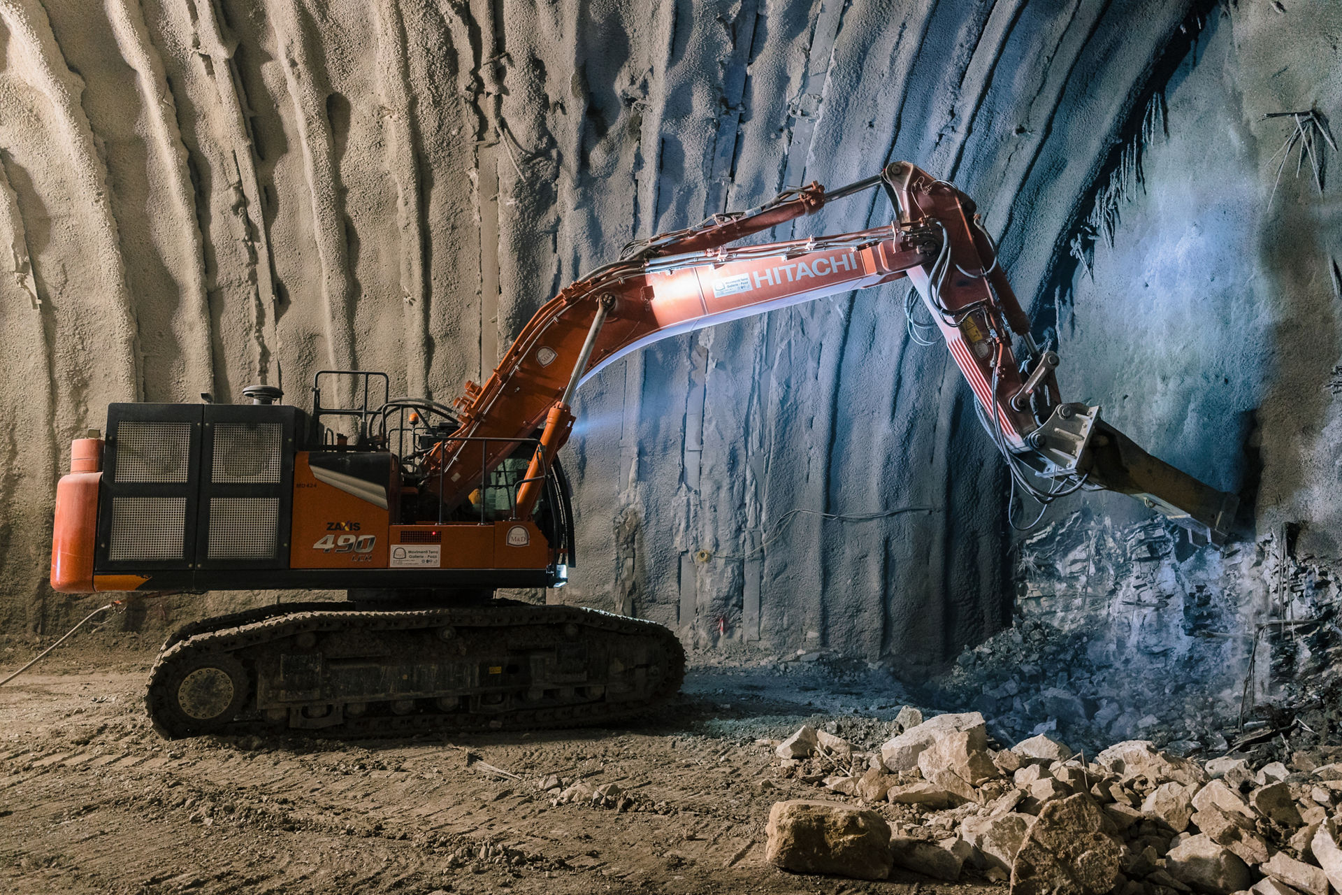 High-performing Hitachi excavator keeps Italian rail project on
